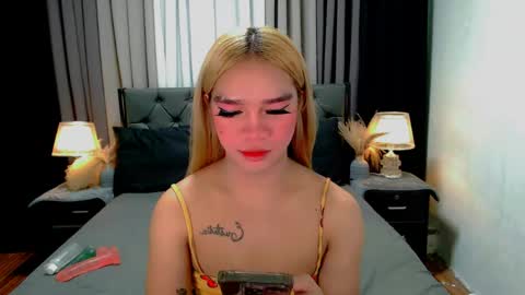 bea takashi  online show from April 27, 1:53 pm