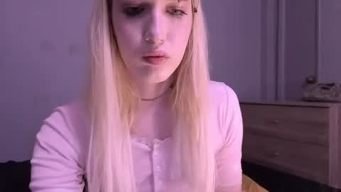 sweetcrystalll online show from June 27, 8:48 pm