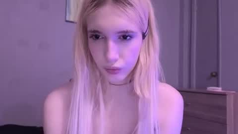 sweetcrystalll online show from June 29, 4:16 am