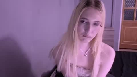 sweetcrystalll online show from July 6, 6:54 pm