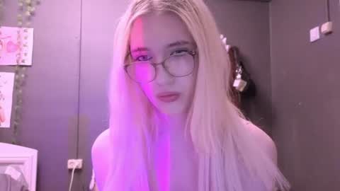 sweetcrystalll online show from July 21, 12:35 am