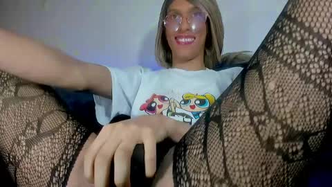 Amelia online show from May 17, 2:27 pm
