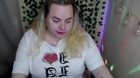sweetvlada13 online show from May 19, 5:58 am