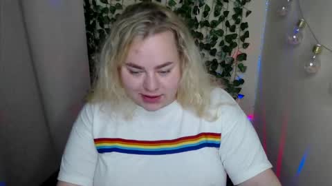 sweetvlada13 online show from May 23, 3:24 am