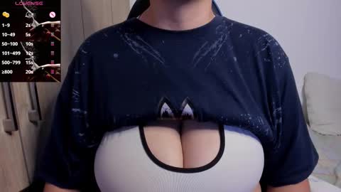 tarrant_ online show from February 8, 11:44 pm