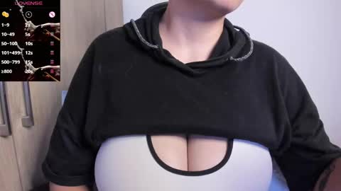 tarrant_ online show from April 30, 1:22 am