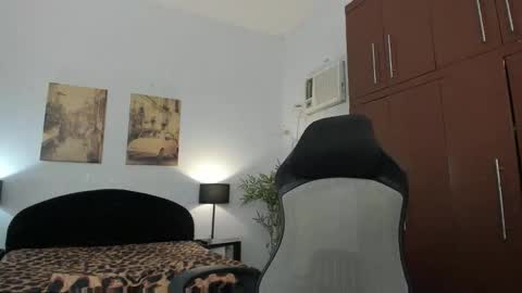 ITS ME MEGAN online show from May 11, 8:31 am