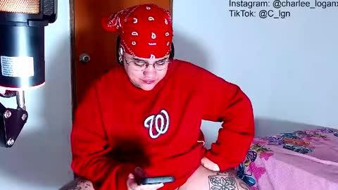 Charlee He online show from May 5, 5:52 pm