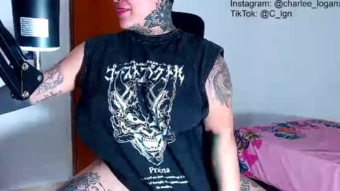 Charlee He online show from May 9, 12:18 am