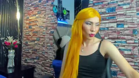 thamara_roberts online show from April 28, 7:18 pm