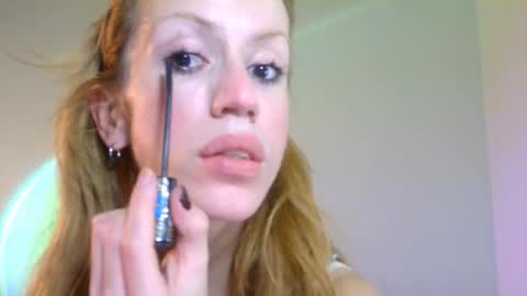 Snapshot of thedollxxxperience chatting on October 18, 8:45 pm Yolanda online show from October 18, 8:45 pm