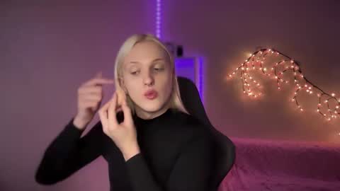 Snapshot of tiffany2005 chatting on October 29, 10:35 am Amira online show from October 29, 10:35 am