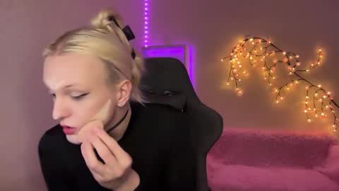 Amira online show from November 25, 9:33 am