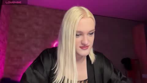 Amira online show from February 12, 1:28 pm