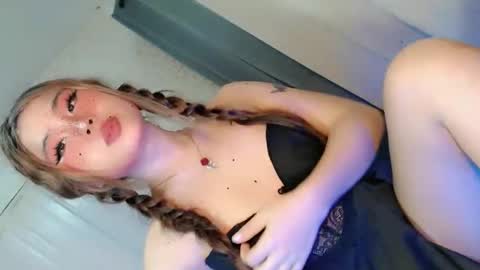 tight_elliana online show from May 18, 7:41 pm