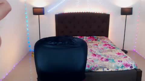 KYLIE BELLA  TS online show from February 11, 1:35 am