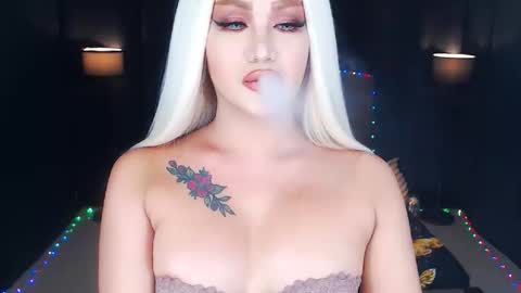 KYLIE BELLA  TS online show from May 28, 2:42 am