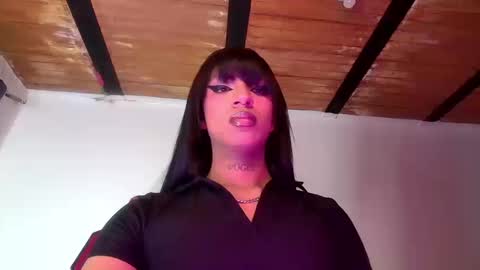 Snapshot of trix_ebony chatting on October 16, 1:06 am trix_ebony online show from October 16, 1:06 am