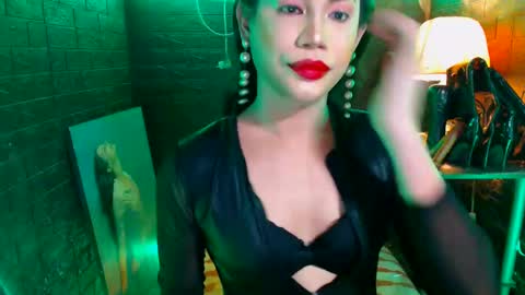 queen norelle online show from February 6, 12:26 pm