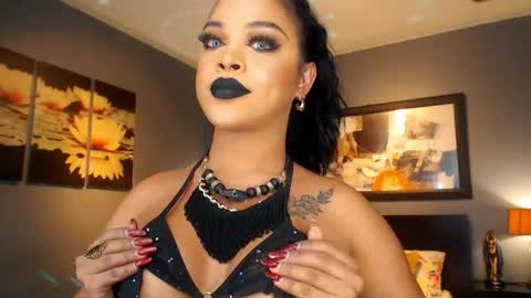 UrMajestyTyra online show from May 1, 1:54 am