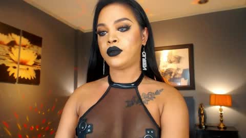 UrMajestyTyra online show from May 2, 1:54 am