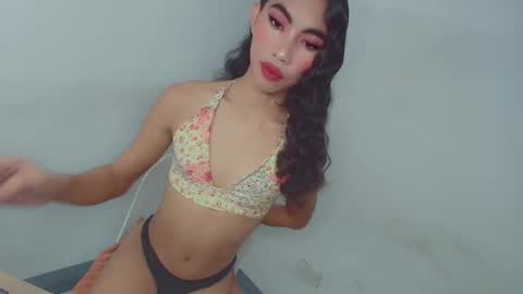 urpretty_mistake online show from February 20, 5:47 am