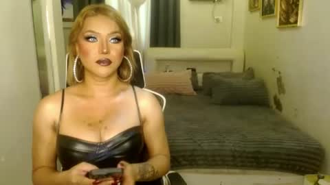 urwildestdreamgoddess online show from August 2, 5:51 am