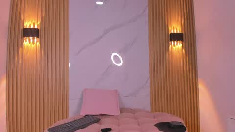 valentinaliux_ online show from May 22, 12:01 pm