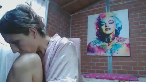 Snapshot of valerie_rousse chatting on December 22, 8:03 pm valerie_rousse online show from December 22, 8:03 pm