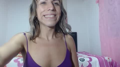 Snapshot of valerie_rousse chatting on January 18, 1:45 am valerie_rousse online show from January 18, 1:45 am