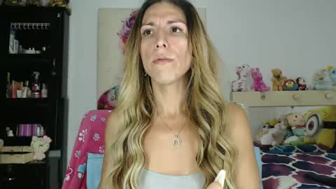 valerie_rousse online show from May 22, 5:25 am