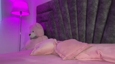 Miss Veronica dussan  Tw Veronicasm     IG Ashveronica  online show from May 3, 10:36 pm