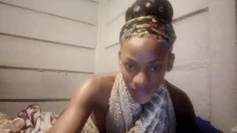 vibeswithcaramel online show from November 3, 7:35 pm