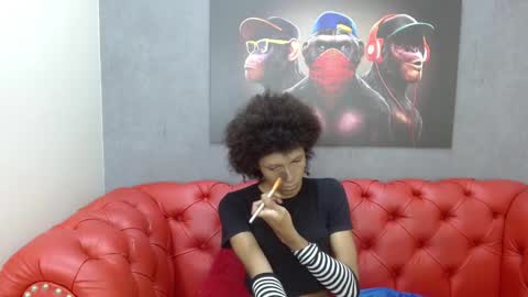 V I O L E T T E  online show from January 14, 3:43 pm