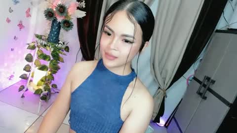 Hi Im LOVIE Please dont forget to follow and thumbs up me online show from May 7, 5:53 pm