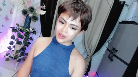 Hi Im LOVIE Please dont forget to follow and thumbs up me online show from May 15, 7:11 pm