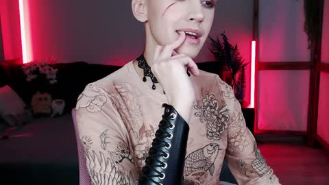 Snapshot of wildorchid_ chatting on December 16, 6:10 am Master Kieran hehim online show from December 16, 6:10 am