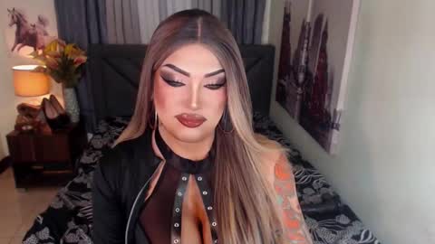 Snapshot of xshadowseductressmitchx chatting on January 14, 10:12 pm Cattaleya online show from January 14, 10:12 pm