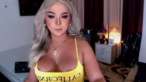 K E L L Y online show from July 11, 3:38 pm