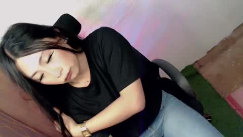 Janae online show from December 15, 2:29 am