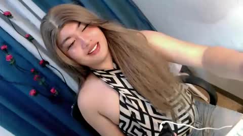 its me MADEL online show from May 26, 6:49 pm