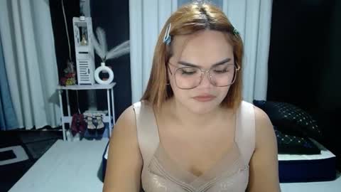 Kylie Smith online show from December 17, 11:27 am