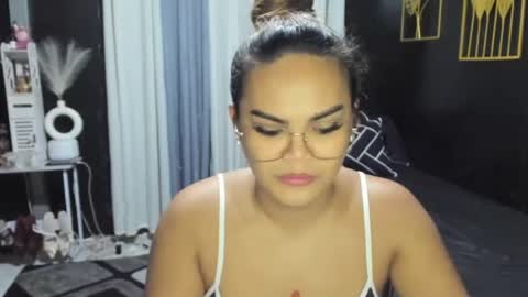 Kylie Smith online show from June 27, 11:26 am