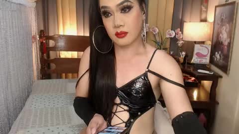 QUEENCY online show from May 30, 6:17 pm