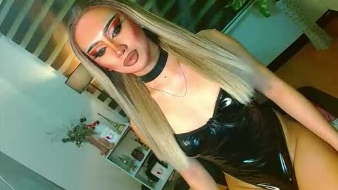 miss yasii online show from April 27, 5:11 pm
