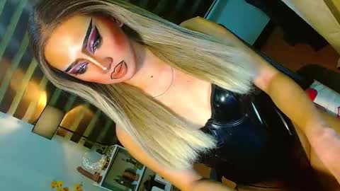 miss yasii online show from May 8, 2:35 pm