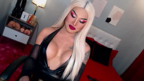 TRICXIEBELLE online show from November 10, 8:32 pm