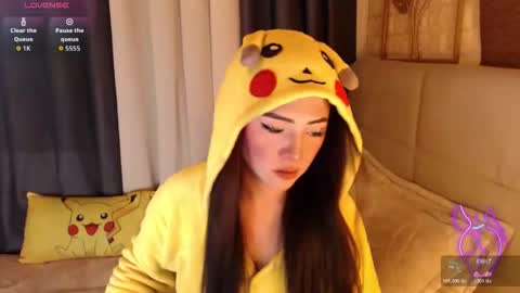 JEN  online show from May 10, 1:27 pm