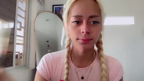 yournaughtyprincessx online show from March 2, 3:45 am