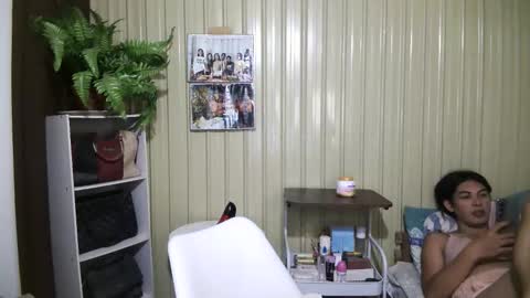 yoursubmissive_larah online show from May 13, 7:06 am